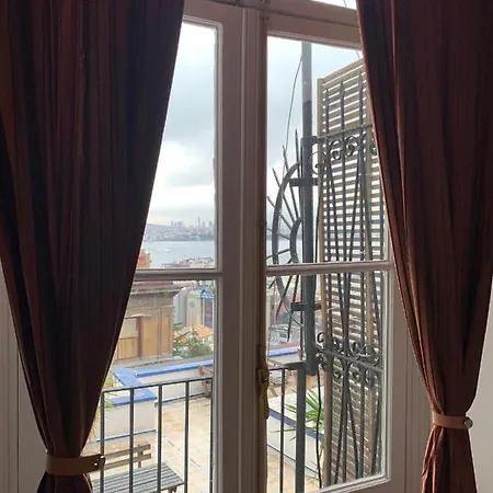 A Historical Galata Flat W Bosphorus View Apartment *